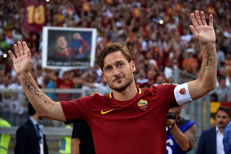 MITOTO - Totti pertimbangkan comeback sepak bola setelah pensiun