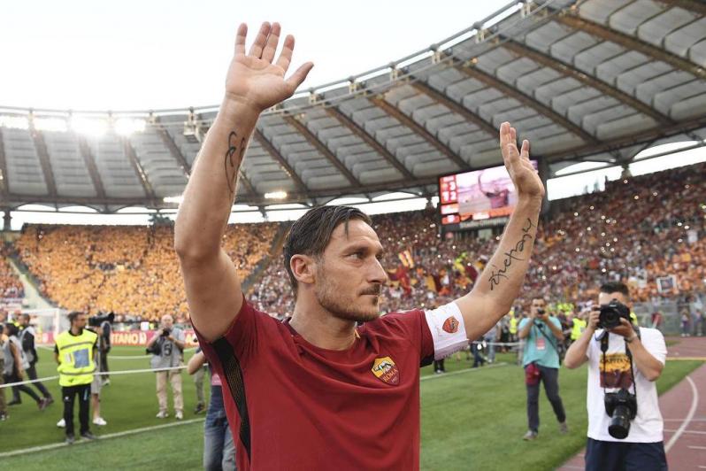 MITOTO – Totti Pertimbangkan Comeback Sepak Bola Setelah Pensiun