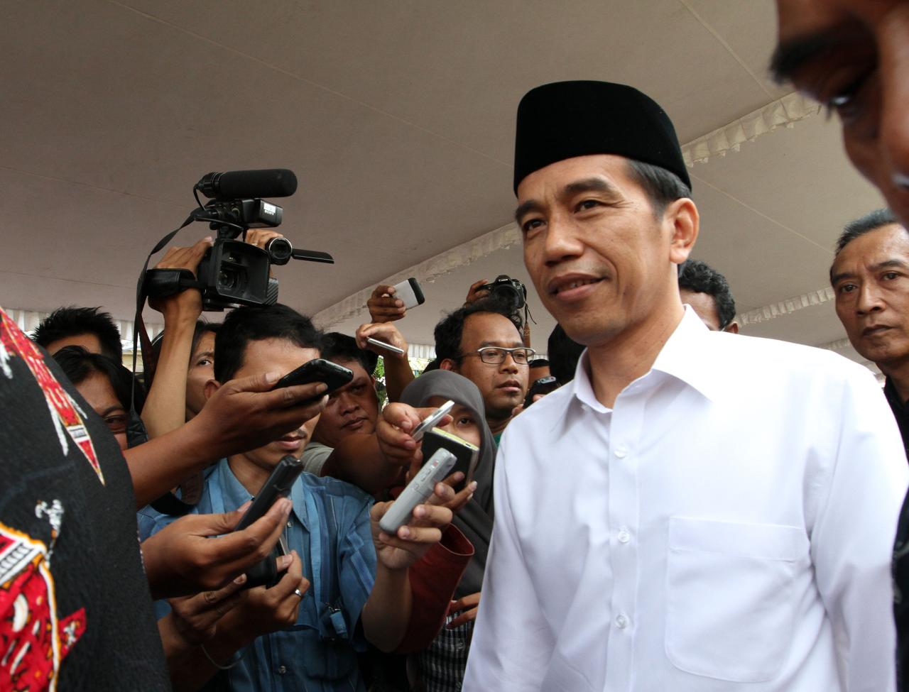 Indonesia widodo joko jokowi 2032 indonesian presiden pusat rujukan wakaf macron islam kalimantan olimpiade urges komite ngotot melamar fokus plotting