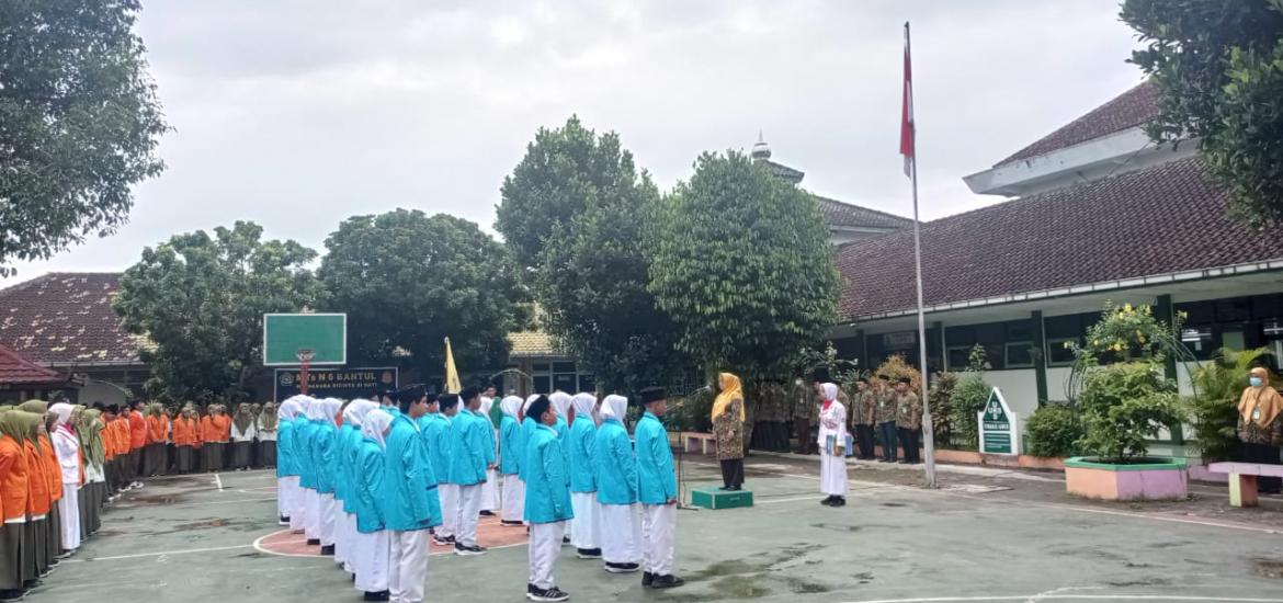 Guru MTsN 6 Bantul Laksanakan Pengisian Survei Lingkungan