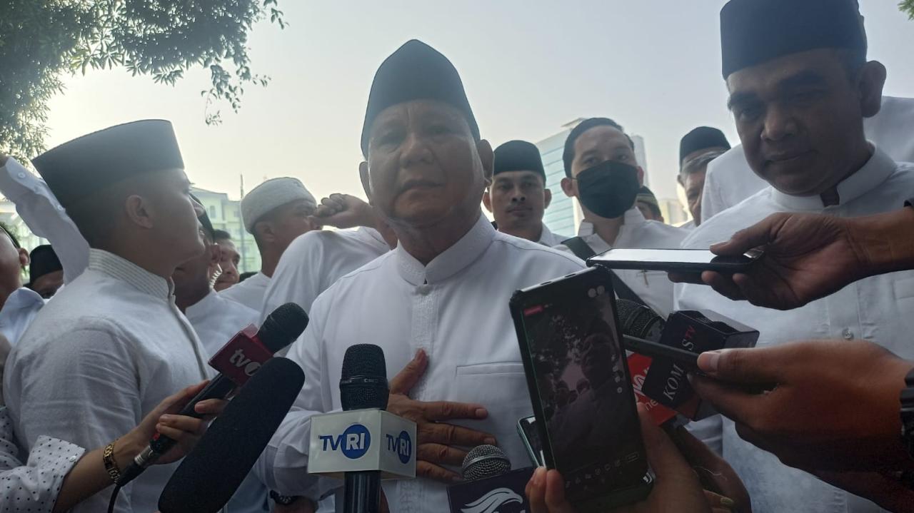 Gestur Prabowo Usai Bertemu Jokowi di Solo