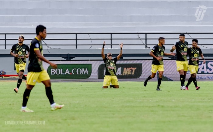 MITOTO - Persik Vs Persib: Maung Bandung Menang 2-0